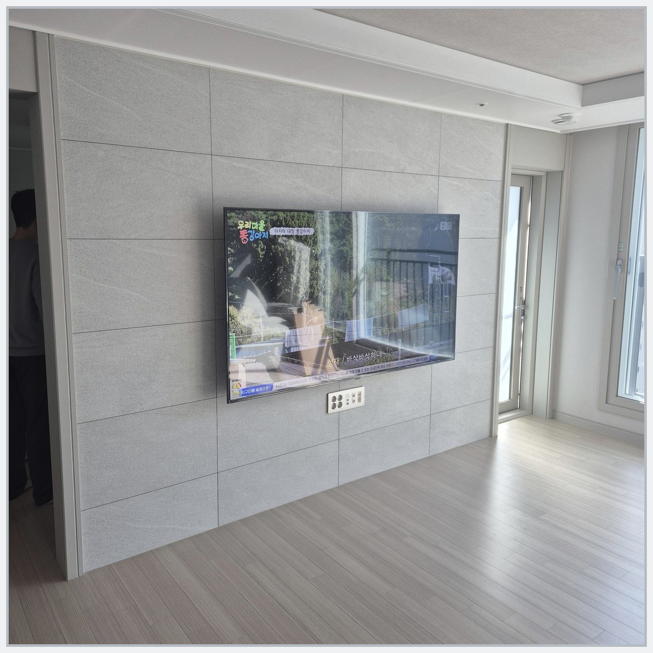 65인치 OLED 화면맞춤형 설치 사진 2